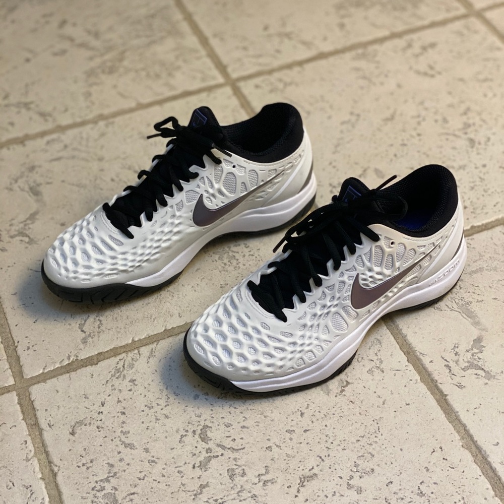 Nike women’s tennis Zoom Cage 3